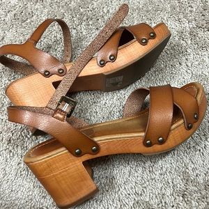 Beautiful sandals great condition